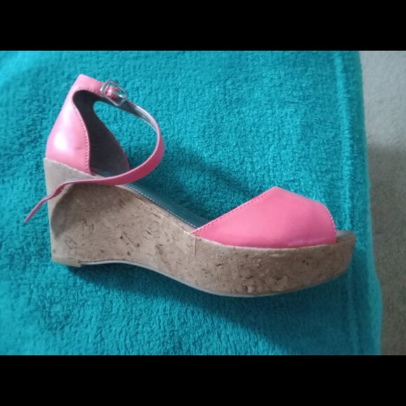 Shoes - Picture 3 of 4